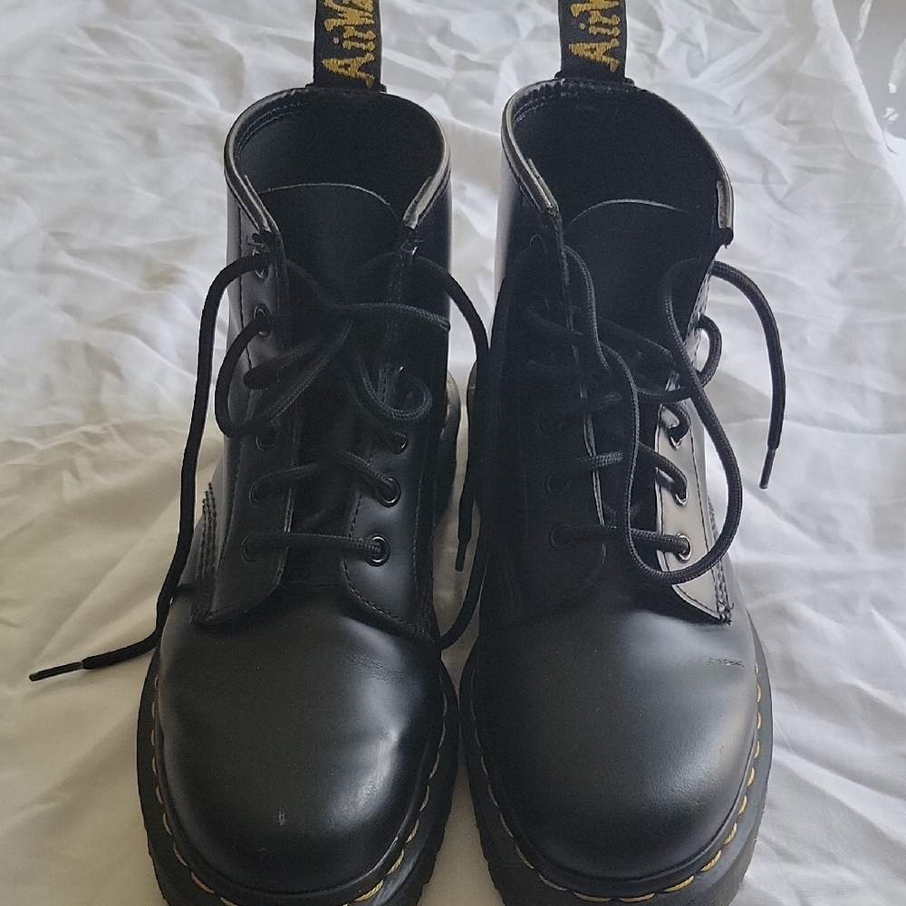 Dr. Martens Black Leather Boots 101 BEX Size 8. - Picture 1 of 7